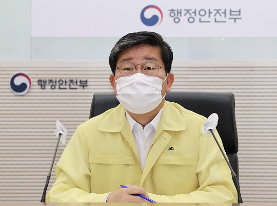 전해철 행정안전부 장관이 6일 오전 세종시 정부세종2청사 중앙재난안전상황실에서 열린 남부지방 호우 피해 및 중대본 대처상황 점검 회의에서 발언하고 있다.     [행정안전부 제공]